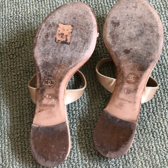 Chanel 38 Patent Flat “Toe Ring” Sandals - Picture 6 of 8